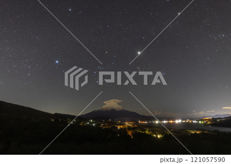 【山梨県_富士山_山中湖】沈み行くオリオン座・パノラマ台からの眺望 11月 【山梨県_富士山_山中湖】沈み行くオリオン座・パノラマ台からの眺望 11月 121057590
