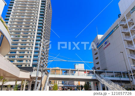 埼玉県　所沢市　シティタワー所沢クラッシィと西武百貨店 121057726