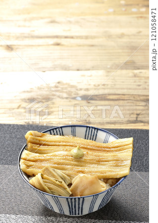 わさびとガリが乗ってる穴子丼 わさびとガリが乗ってる穴子丼 121058471