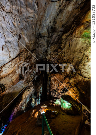 秋芳洞　龍の抜穴【山口県美祢市】 121058732