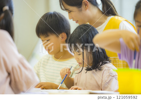 絵画教室　学童保育イメージ 121059592