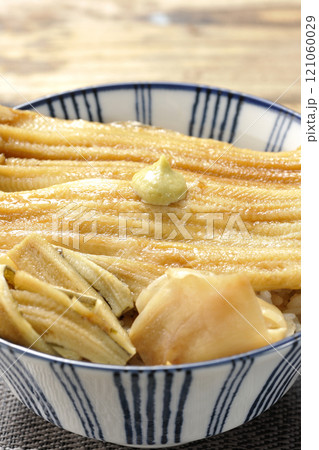 わさびとガリが乗ってる穴子丼 わさびとガリが乗ってる穴子丼 121060029