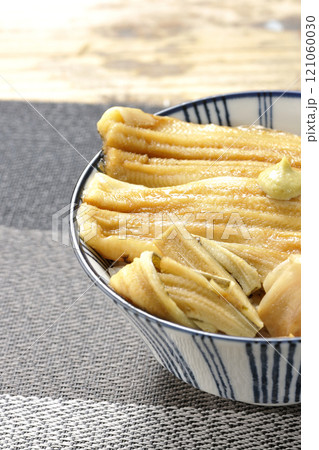 わさびとガリが乗ってる穴子丼 わさびとガリが乗ってる穴子丼 121060030