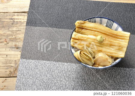 わさびとガリが乗ってる穴子丼 わさびとガリが乗ってる穴子丼 121060036