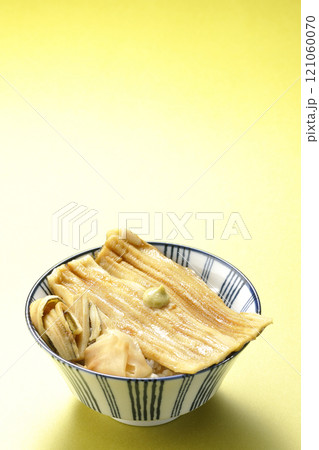 わさびとガリが乗ってる穴子丼 121060070