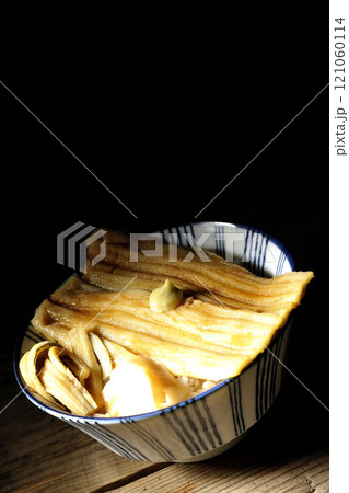 わさびとガリが乗ってる穴子丼 121060114