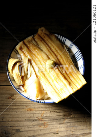 わさびとガリが乗ってる穴子丼 121060121