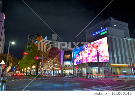 《愛知県》名古屋都市風景 イルミネーションが輝く夜の栄 広小路通り 《愛知県》名古屋都市風景 イルミネーションが輝く夜の栄 広小路通り 121060146
