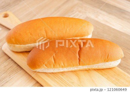 並んだコッペパン 121060649
