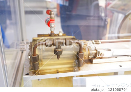 富岡製糸場　旧富岡製糸場　ブリュナエンジン　復元機　動態展示施設　横型単気筒蒸気機関 121060794