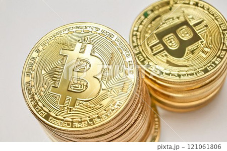 ビットコイン は 今後 高騰 が期待される 仮想通貨 【 暗号通過 の イメージ  】 121061806