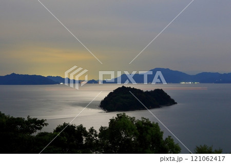 ,月夜に浮かび上がるハート島 ,月夜に浮かび上がるハート島 121062417