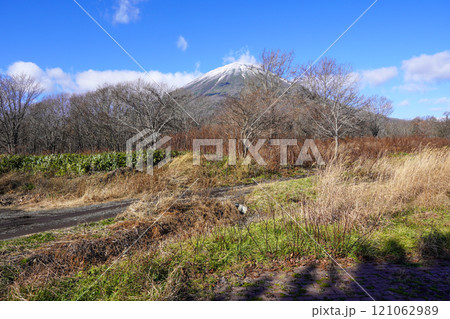 新陽駐車場（真狩村）から見る後方羊蹄山 121062989