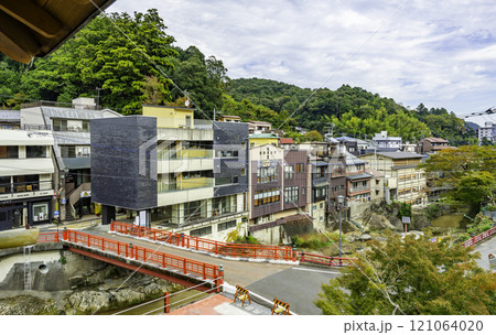伊豆修善寺　仰空楼からの温泉街展望　静岡県伊豆市 121064020