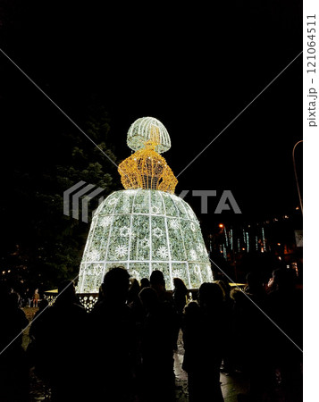 Christmas. Light. Christmas lights through the streets of Madrid. Decorating streets of the city. Fir tree with Christmas lights. Christmas ball. On. MADRID. SPAIN. 11 December 2024. 121064511