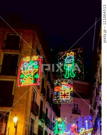 Christmas. Light. Christmas lights through the streets of Madrid. Decorating streets of the city. Fir tree with Christmas lights. Christmas ball. On. MADRID. SPAIN. 11 December 2024. Christmas. Light. Christmas lights through the streets of Madrid. Decorating streets of the city. Fir tree with Christmas lights. Christmas ball. On. MADRID. SPAIN. 11 December 2024. 121064513