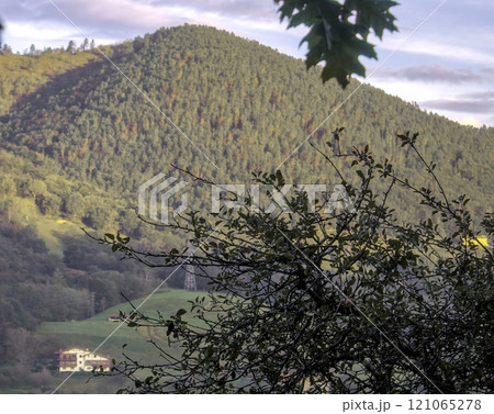 farmhouse on the mountainside 121065278