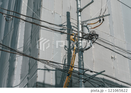 建設現場と電線防護管 121065622