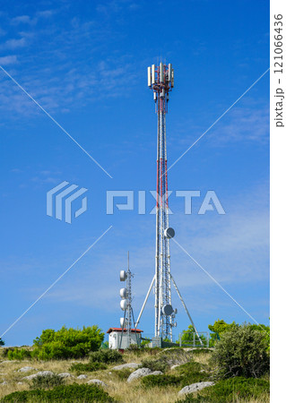 Cellular network antenna, base station or base transceiver station, wireless communication antenna 121066436