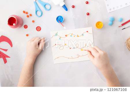 Garland painted with ear sticks kids paper craft ideas for kindergarten Christmas time Garland painted with ear sticks kids paper craft ideas for kindergarten Christmas time 121067108