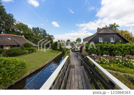 Giethoorn village, Netherlands 121068163