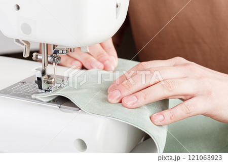 Sewing machine, stitching fabrics, needle in a round plan 121068923