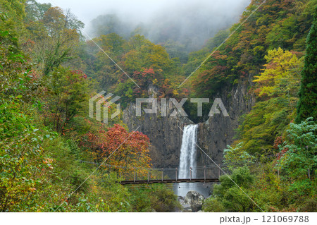 苗名滝の霧 121069788