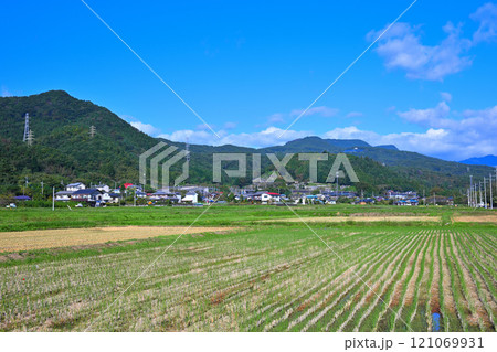 田園の初秋風景 奥利根ゆけむり街道 みなかみ町 田園の初秋風景 奥利根ゆけむり街道 みなかみ町 121069931