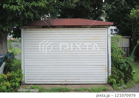 自治体の道具入れに使われている小さな倉庫 自治体の道具入れに使われている小さな倉庫 121070979