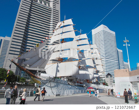 帆船日本丸 文化の日の総帆展帆 都市景観(2024年11月) 帆船日本丸 文化の日の総帆展帆 都市景観(2024年11月) 121072667