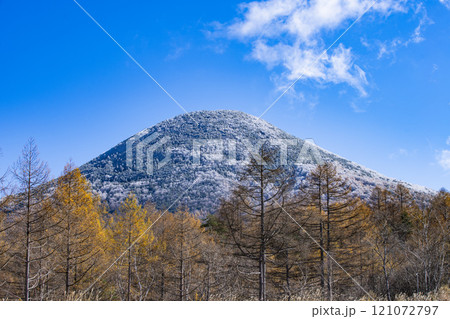 群馬県嬬恋村 湯の丸高原から見える冠雪の景色 群馬県嬬恋村 湯の丸高原から見える冠雪の景色 121072797