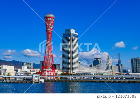 神戸ポートタワーと都市風景 兵庫県神戸市 121073308