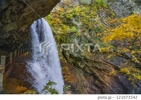 長野県上高井郡高山村牧 雷滝の紅葉 長野県上高井郡高山村牧 雷滝の紅葉 121073542