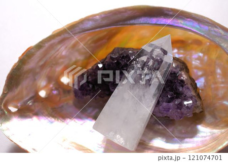 パワーストーン　貝の中のクリスタル 121074701