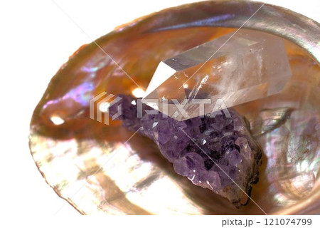 パワーストーン　貝の中のクリスタル 121074799