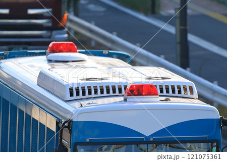 警察車両（護送車）　イメージ 121075361