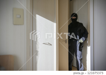 闇バイト（強盗）イメージ 121075373