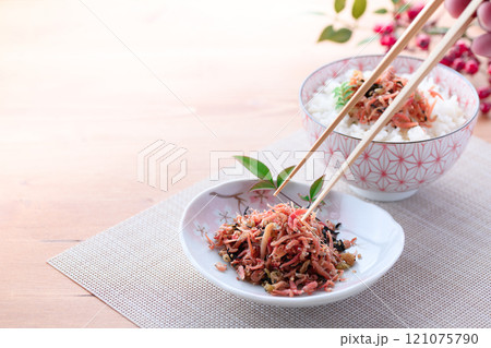 梅ちりめん （ 梅入りちりめんじゃこ ） 121075790