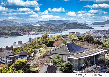 尾道市立美術館と尾道水道 121076787