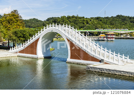 Close-up of Jindai Bridge across the lake of Dahu Park in Taipei, Taiwan. Close-up of Jindai Bridge across the lake of Dahu Park in Taipei, Taiwan. 121076884