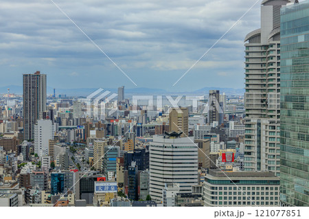 大阪駅前第3ビル33階 西南西展望 淀川河口と神戸スカイブリッジ、明石海峡大橋 2024年8月16日 大阪駅前第3ビル33階 西南西展望 淀川河口と神戸スカイブリッジ、明石海峡大橋 2024年8月16日 121077851