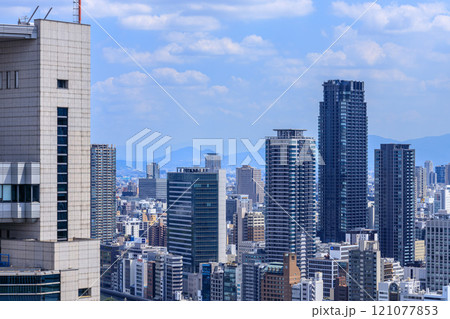 大阪駅前第3ビル33階 東南展望 大阪証券取引所ビルと二上山 2024年8月9日 大阪駅前第3ビル33階 東南展望 大阪証券取引所ビルと二上山 2024年8月9日 121077853