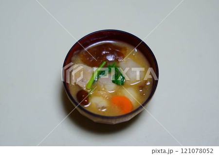 里芋入り豚汁 秋の味噌汁 里芋入り豚汁 秋の味噌汁 121078052