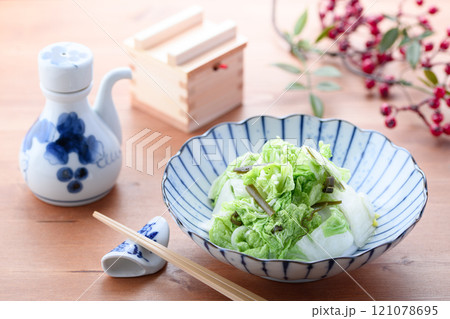 家庭料理 塩と昆布だけで簡単♪ 白菜の浅漬け （ 白菜の漬物 ） 121078695