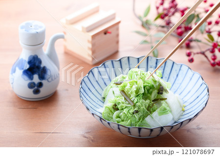 家庭料理 塩と昆布だけで簡単♪ 白菜の浅漬け （ 白菜の漬物 ） 121078697