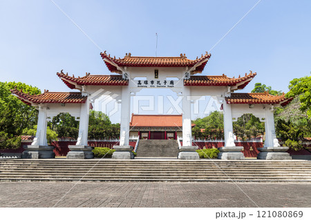 The gate of the Confucius Temple in Qishan, Kaohsiung, Taiwan is a building resembling a palace in northern China. 121080869