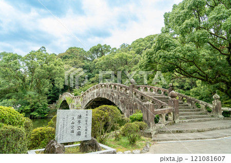 長崎県諫早市　諫早公園内の眼鏡橋 121081607