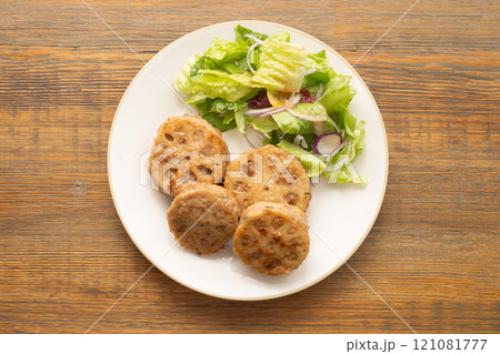 レンコンの挽き肉挟み焼き レンコンの挽き肉挟み焼き 121081777