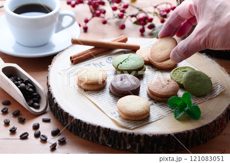 色んな種類のクッキー 121083051