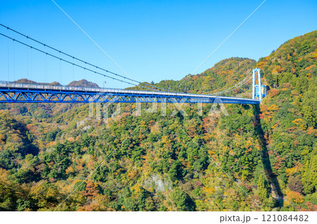 秋の竜神大吊橋　茨城県常陸太田市 121084482